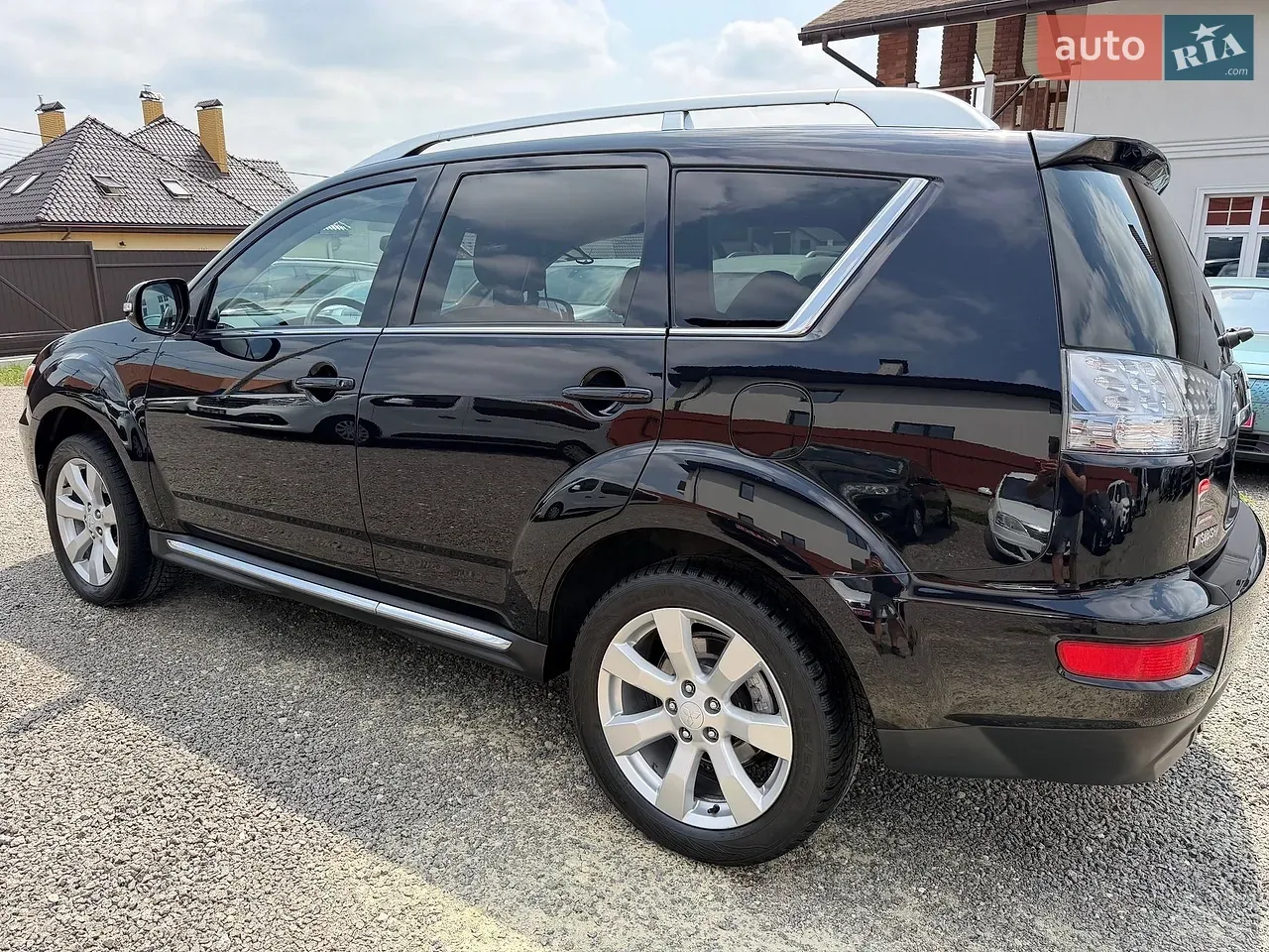 Mitsubishi Outlander Xl 2011 photo 3