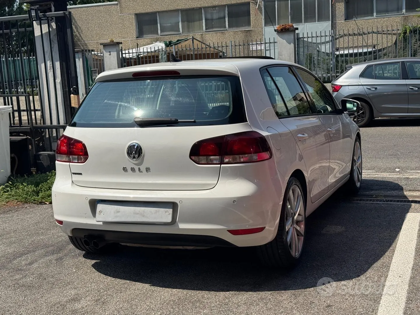 Volkswagen Golf 2010 photo 2