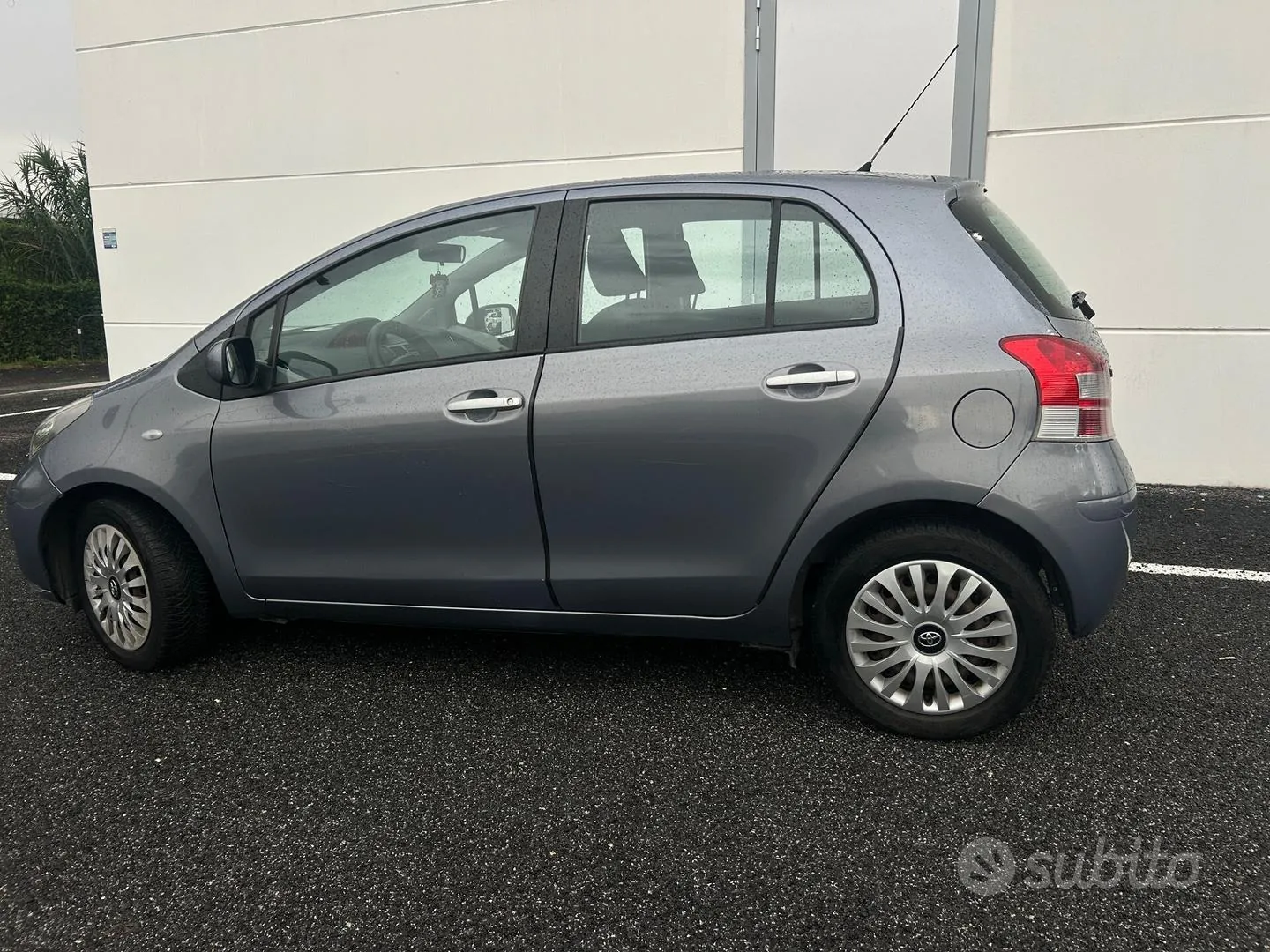 Toyota Yaris 2010 photo 3