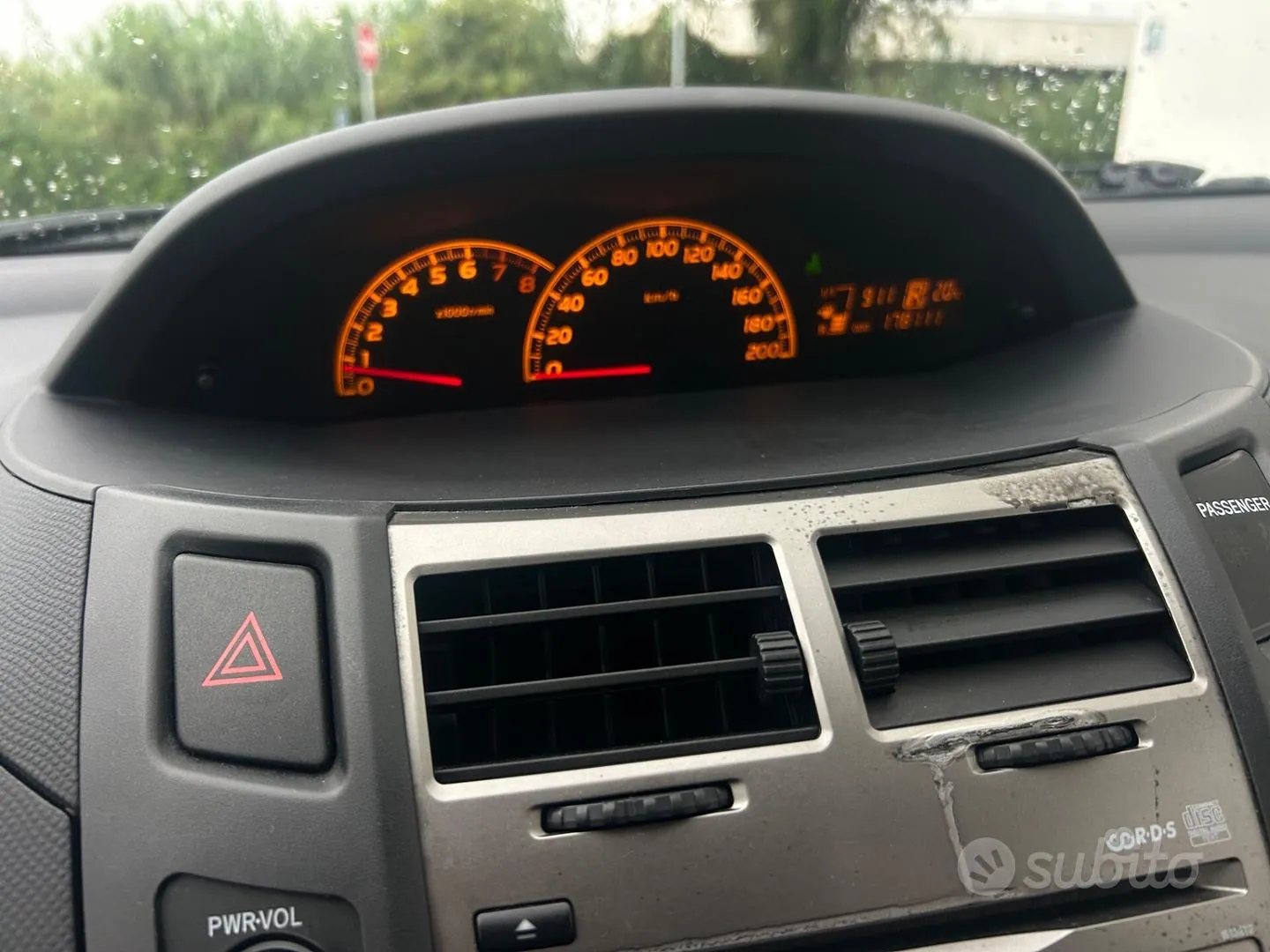 Toyota Yaris 2010 photo 4