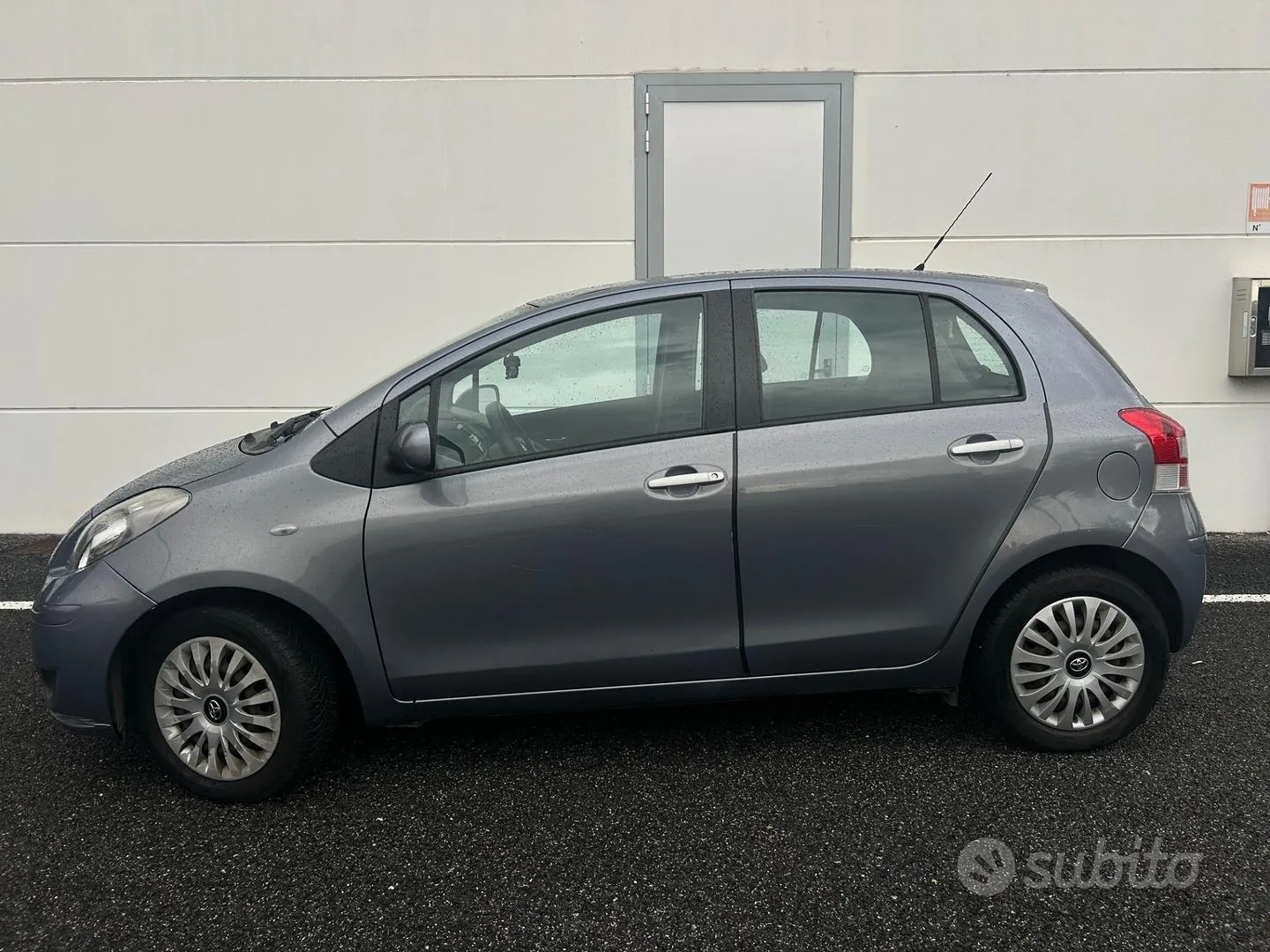 Toyota Yaris 2010 photo 2