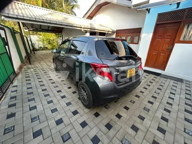 Toyota Vitz 2016 photo 2