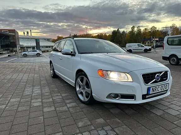Volvo V70 2011 photo 2