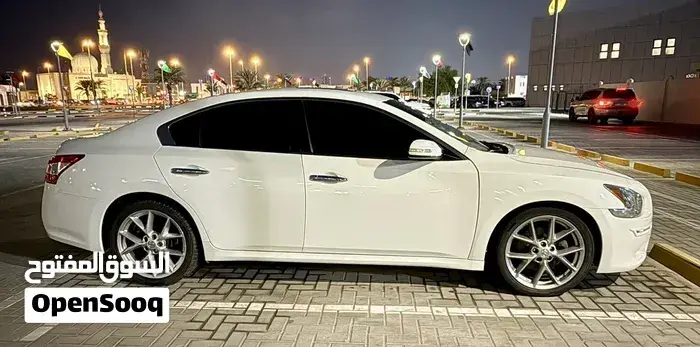 Nissan Maxima 2011 photo 2