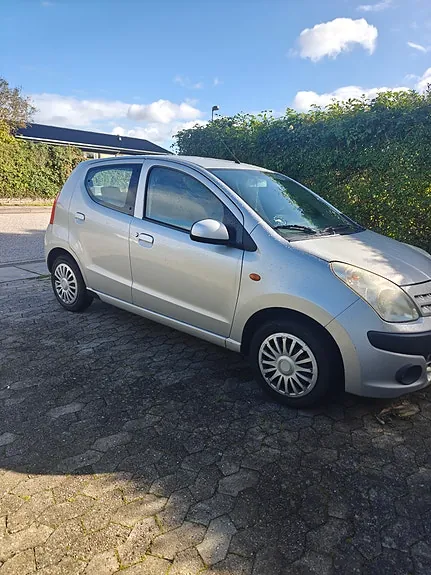 Nissan Pixo 2010 photo 2