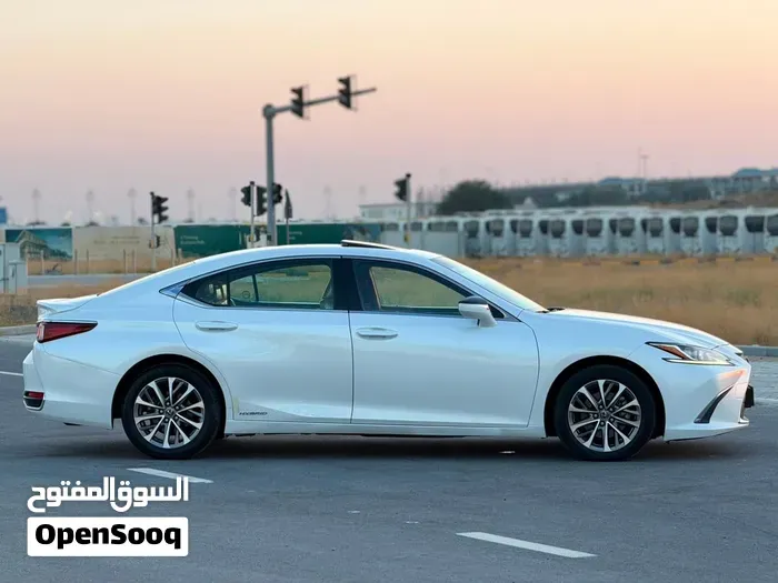 Lexus Es300H 2023 photo 4