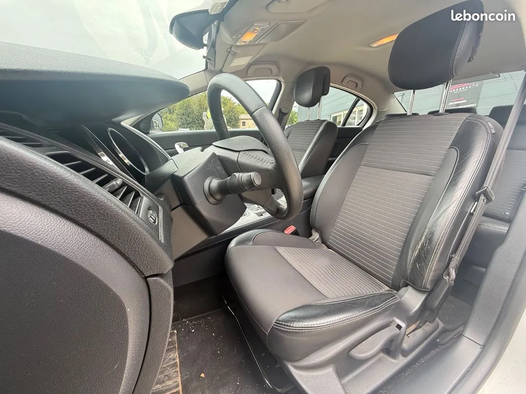 Renault Latitude 2011 photo 5