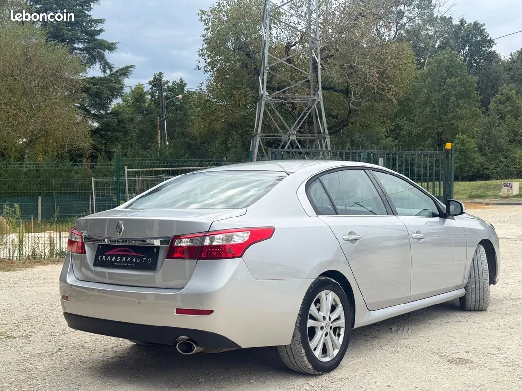 Renault Latitude 2011 photo 3