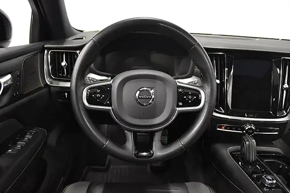 Volvo V60 2022 photo 2