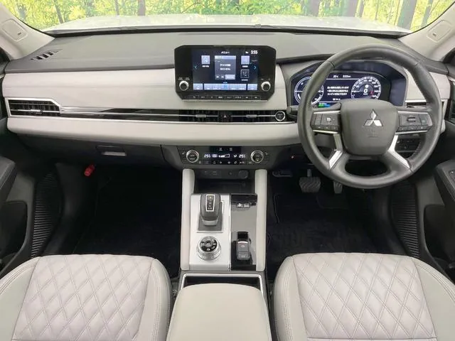 Mitsubishi Outlander 2022 photo 2