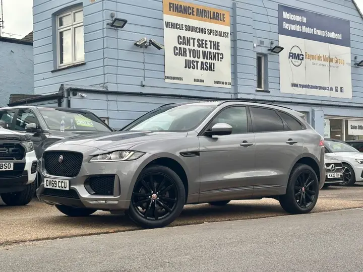 Jaguar F-Pace 2019 photo 2