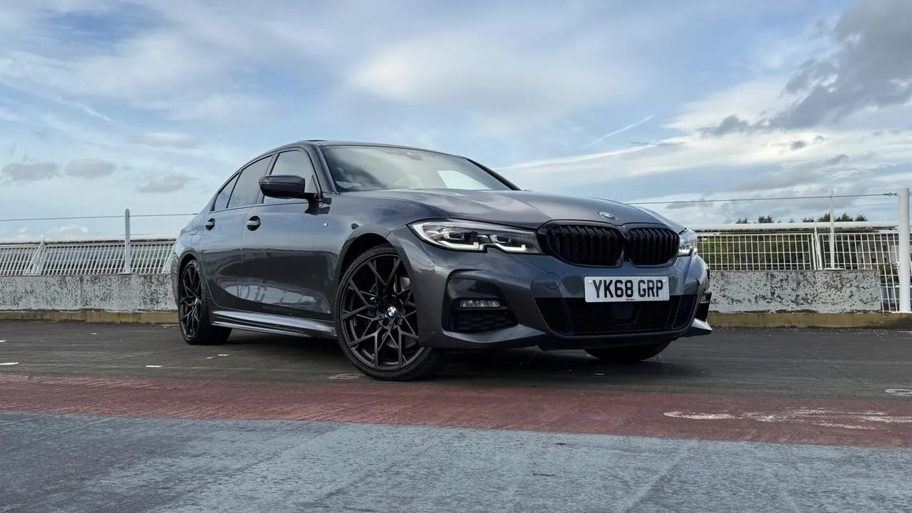 BMW 3 Series 2019 photo 2