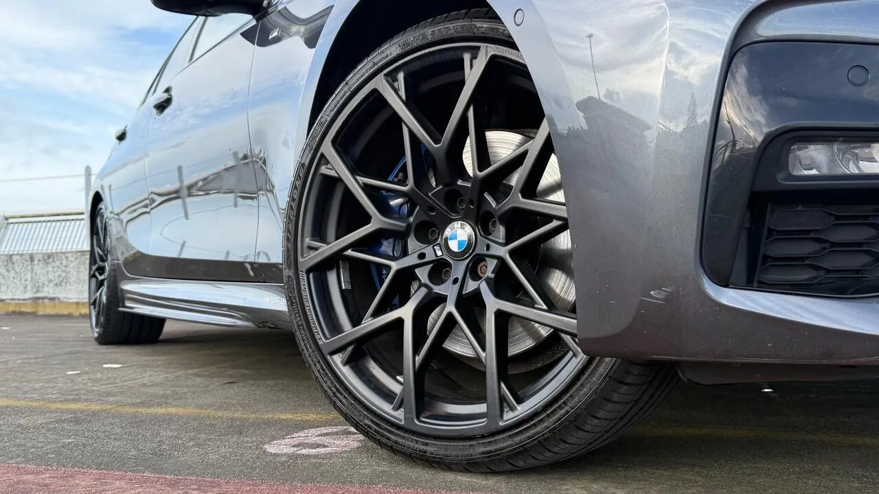 BMW 3 Series 2019 photo 4