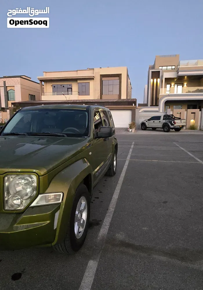 Jeep Cherokee 2012 photo 2
