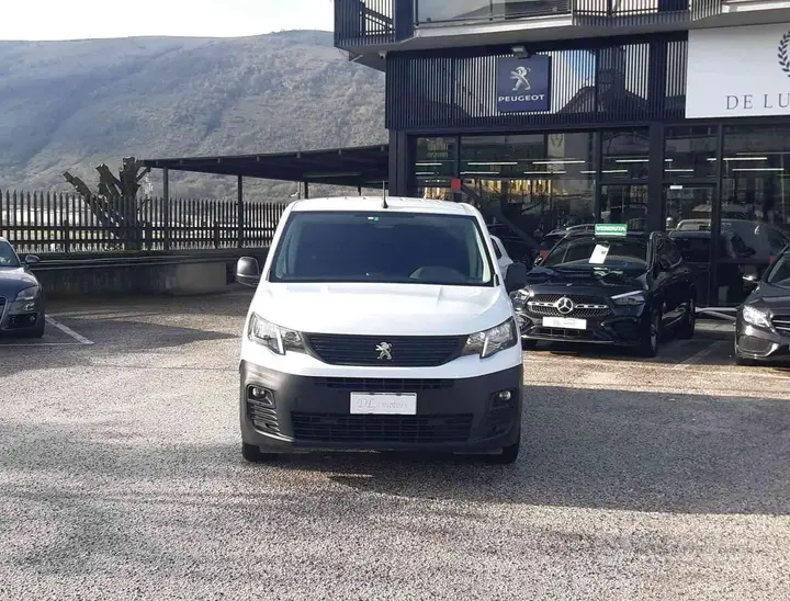 Peugeot Partner 2022 photo 2