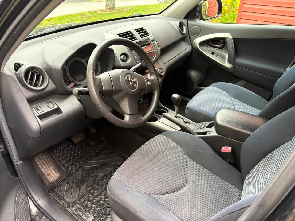Toyota Rav4 2010 photo 4
