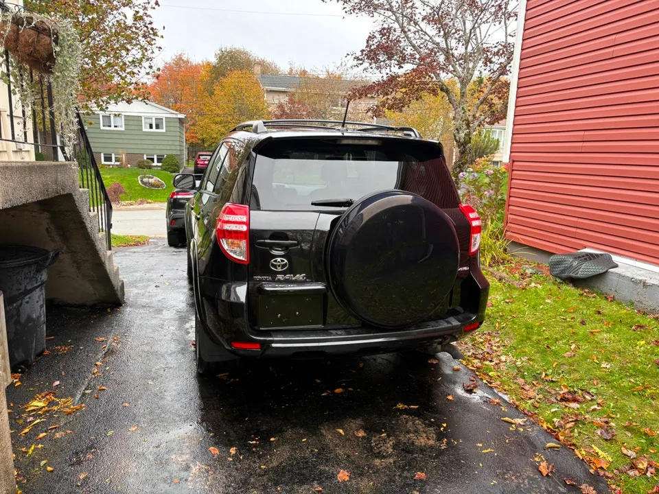 Toyota Rav4 2010 photo 3