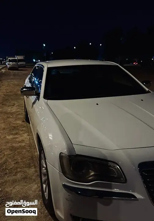 Chrysler 300 2011 photo 3