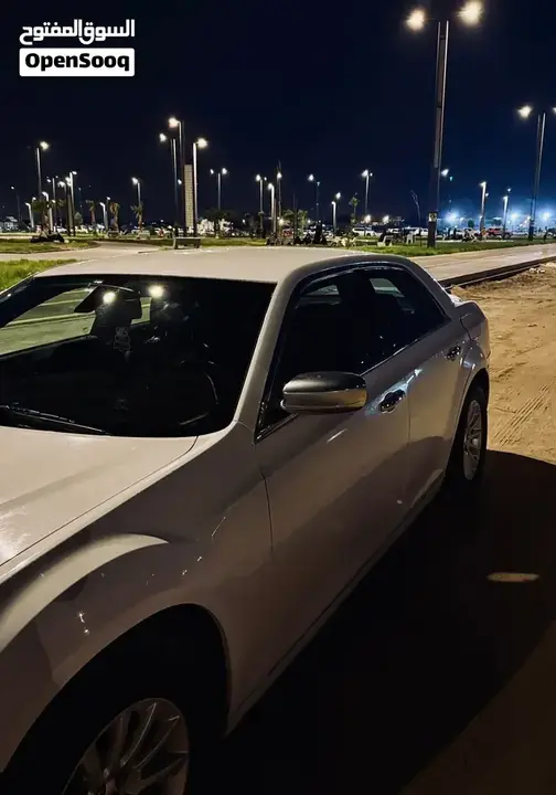 Chrysler 300 2011 photo 4