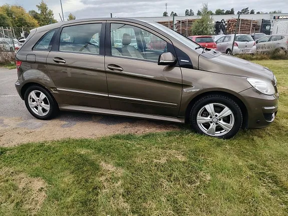 Mercedes-Benz B170 2009 photo 2