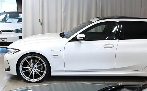 BMW 330E 2023 photo 5