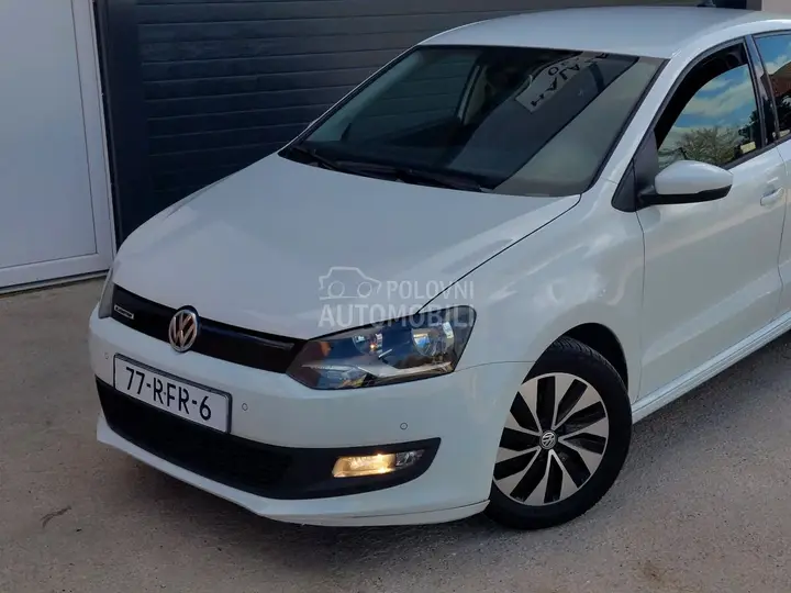 Volkswagen Polo 2015 photo 2