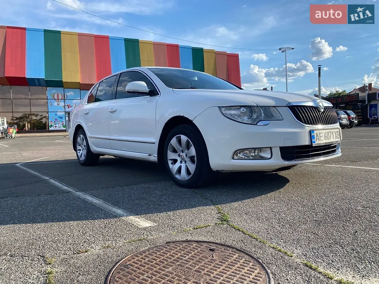 Skoda Superb 2012 photo 2