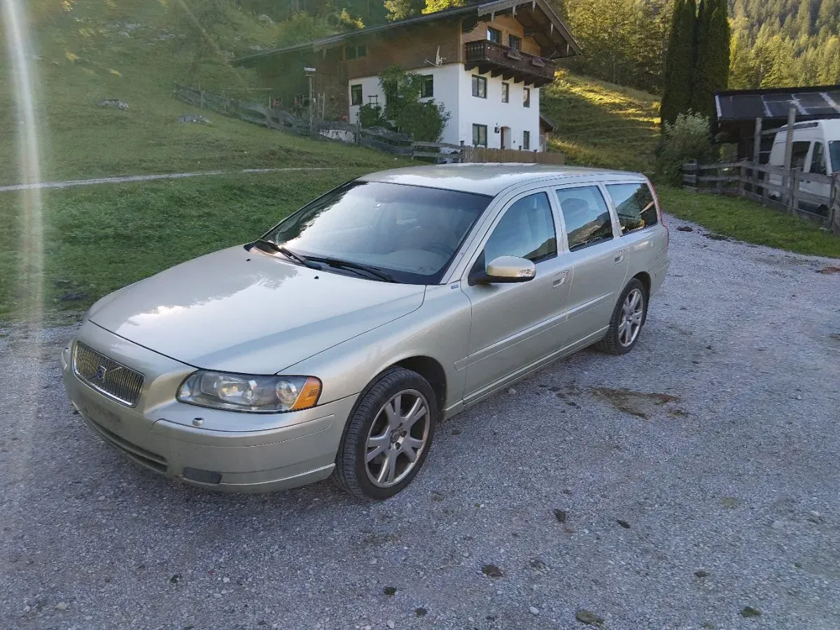 Volvo V70 2006 photo 2