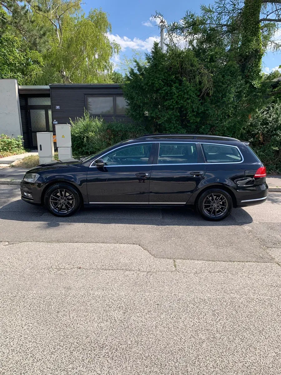 Volkswagen Passat 2011 photo 2