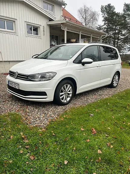 Volkswagen Touran 2017 photo 2