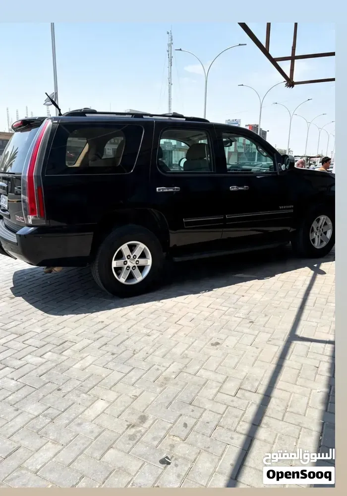 GMC Yukon 2012 photo 2