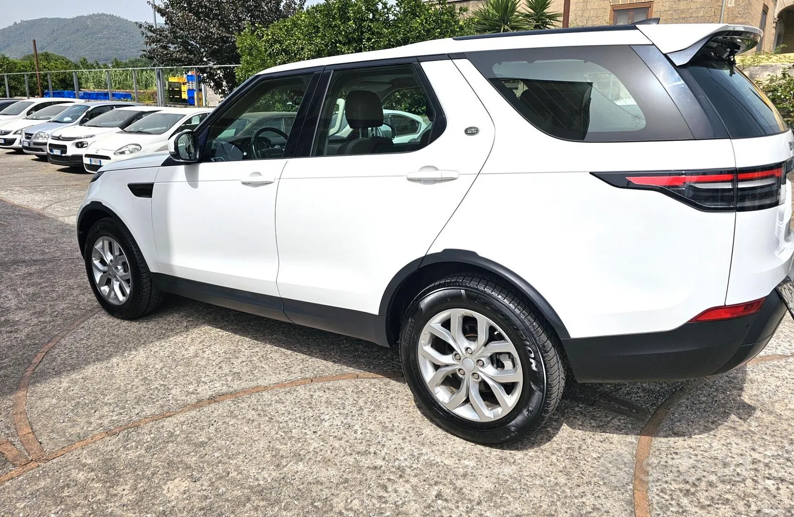 Land Rover Discovery 2019 photo 4