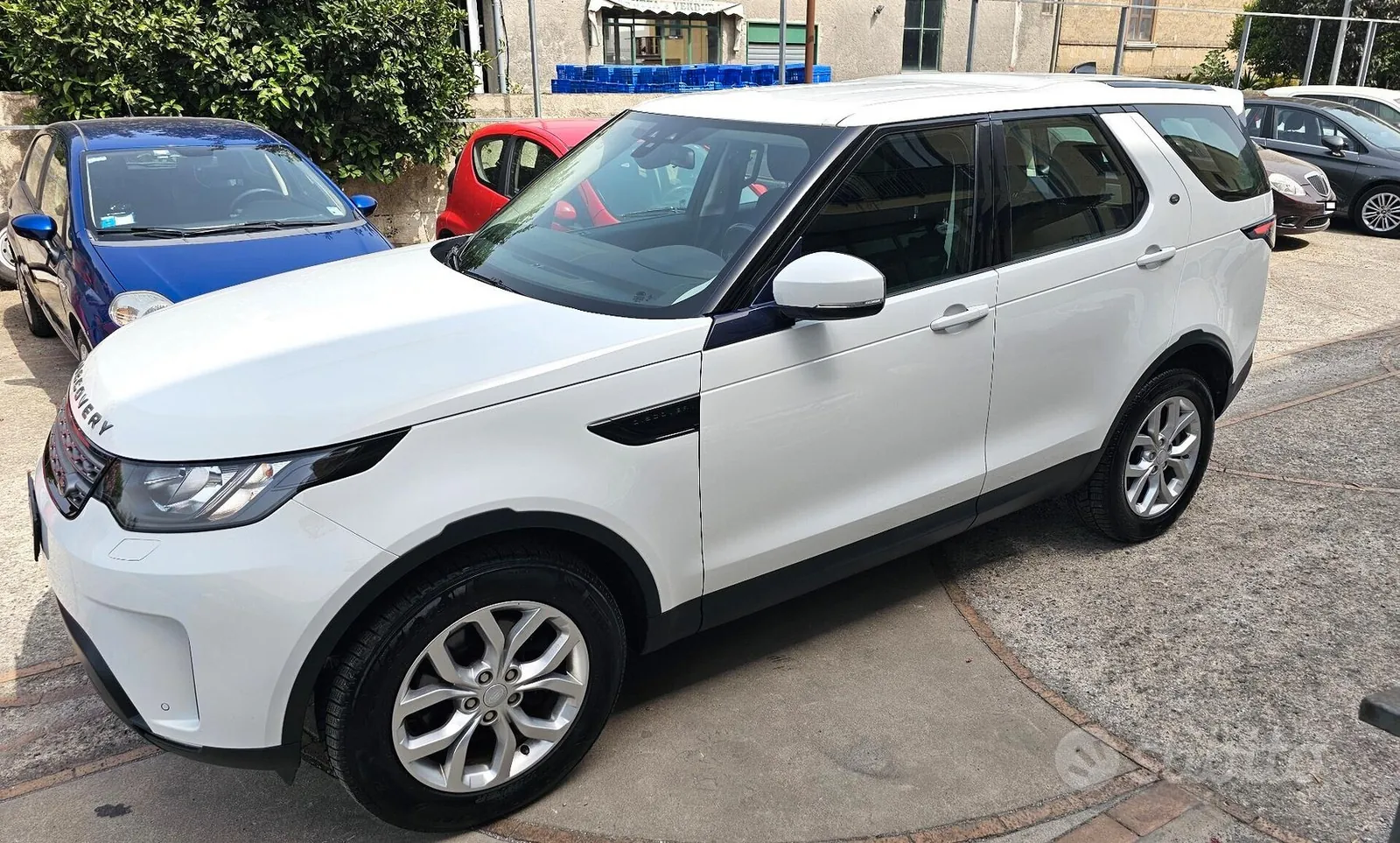 Land Rover Discovery 2019 photo 3