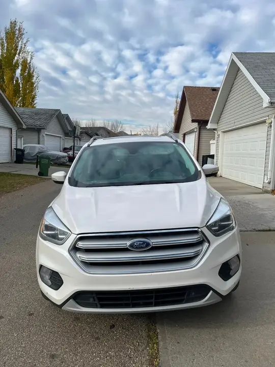 Ford Escape 2018 photo 2