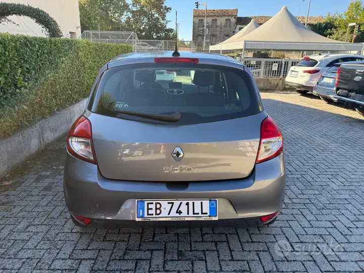 Renault Clio 2010 photo 5