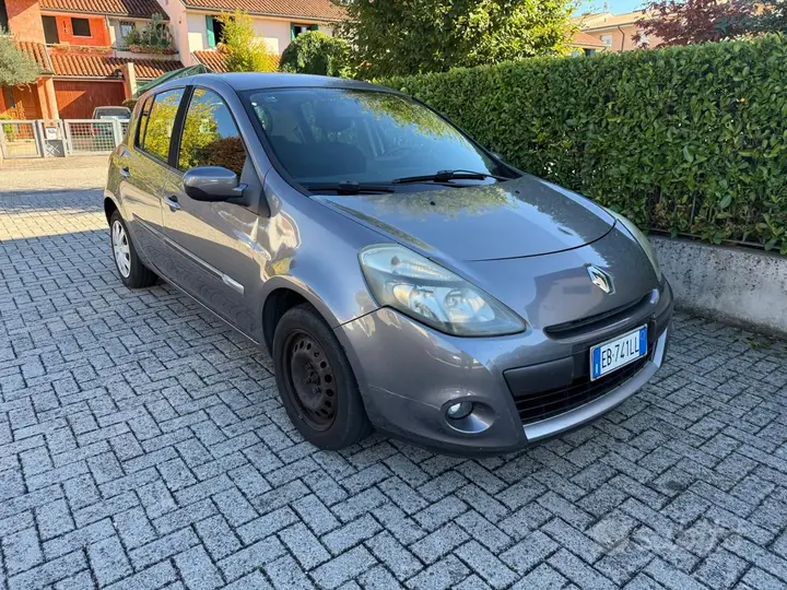 Renault Clio 2010 photo 3