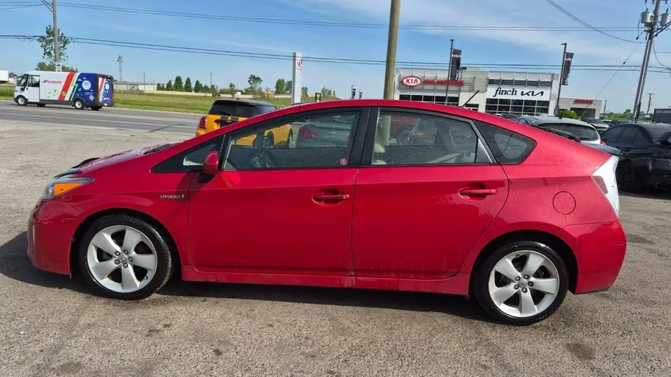 Toyota Prius 2013 photo 2