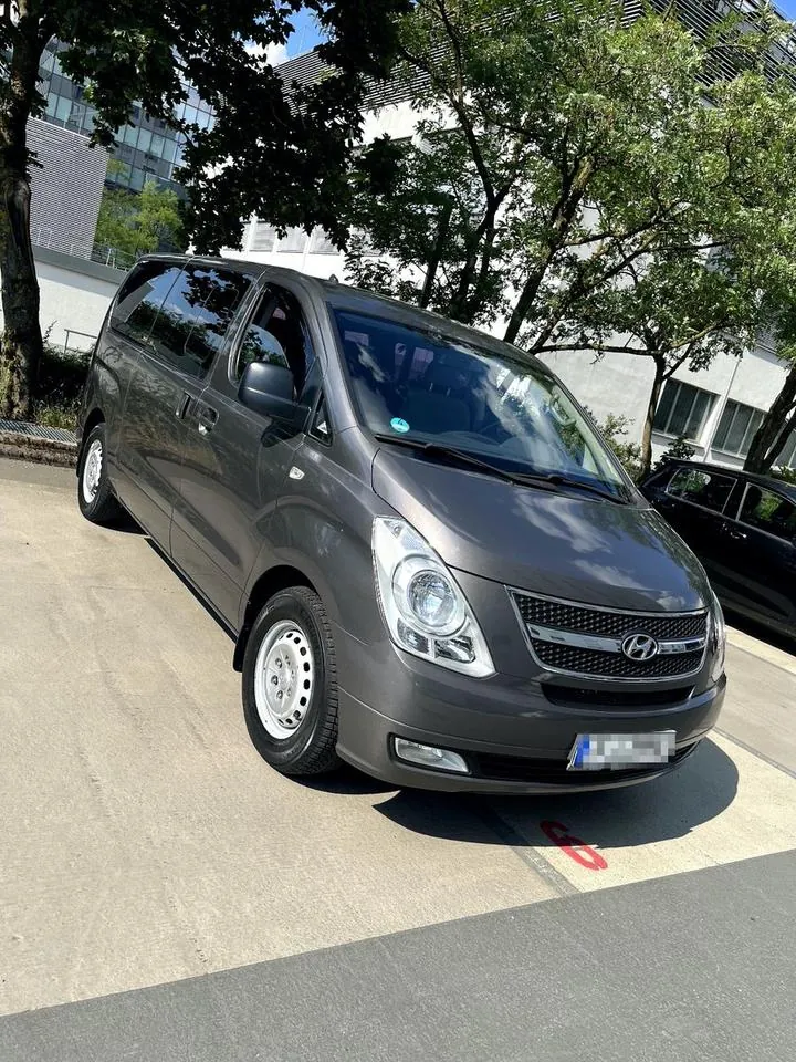 Hyundai H-1 Starex