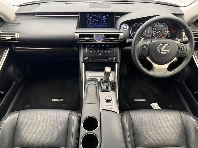 Lexus Is300H 2013 photo 2