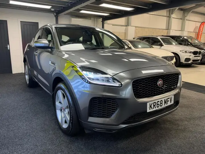 Jaguar E-Pace 2018 photo 2
