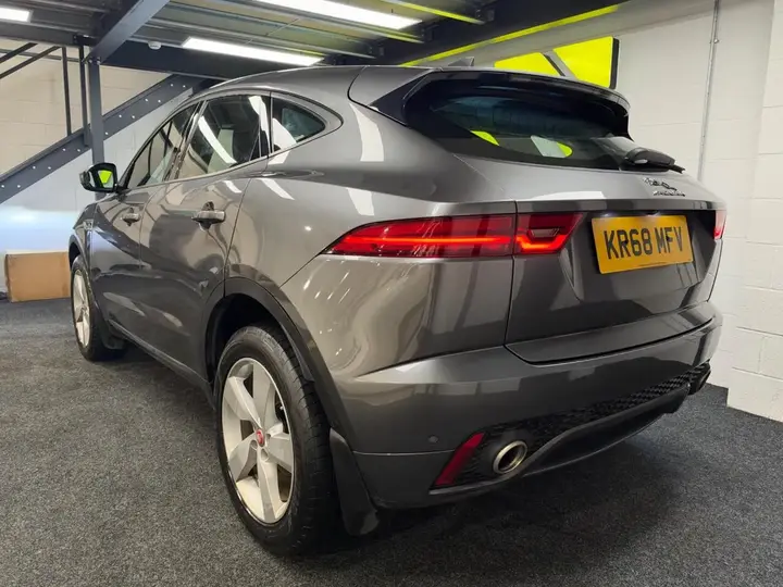 Jaguar E-Pace 2018 photo 4