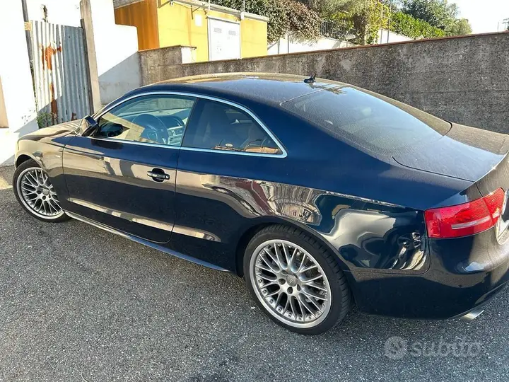 Audi A5 2010 photo 2