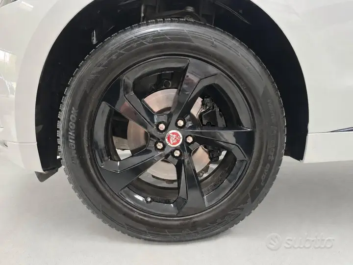 Jaguar F-Pace 2018 photo 5