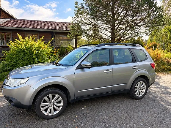 Subaru Forester 2011 photo 2