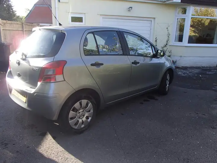 Toyota Yaris 2010 photo 5