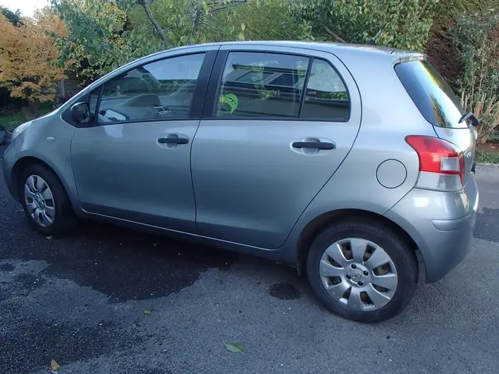 Toyota Yaris 2010 photo 2