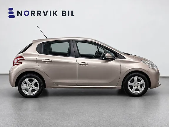 Peugeot 208 2012 photo 3