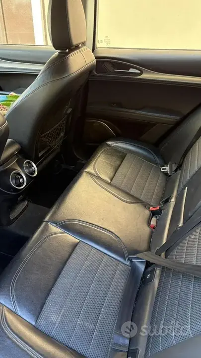 Alfa Romeo Stelvio 2017 photo 2
