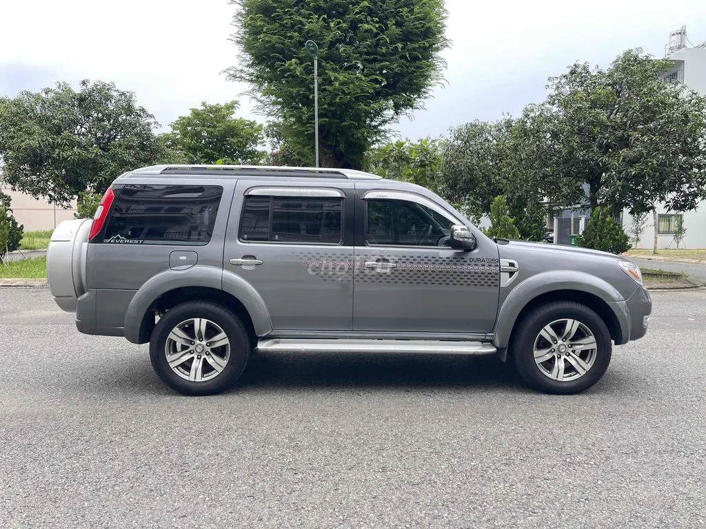 Ford Everest 2011 photo 3