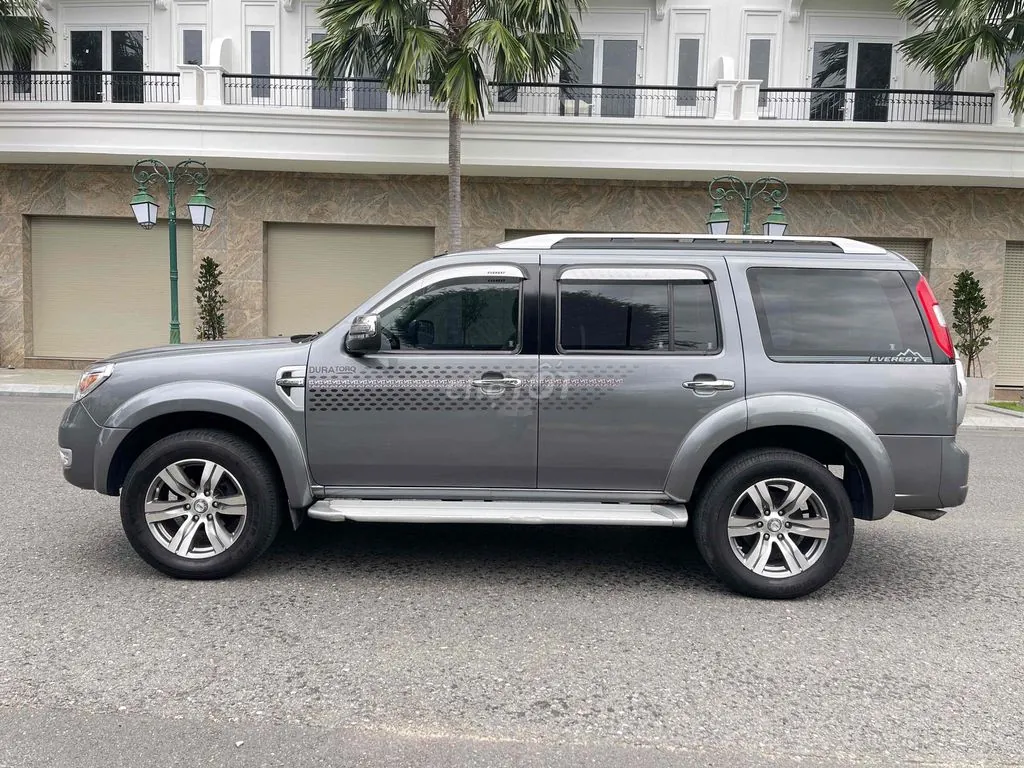 Ford Everest 2011 photo 2